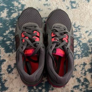 Women’s size 6.5 Nike sneakers